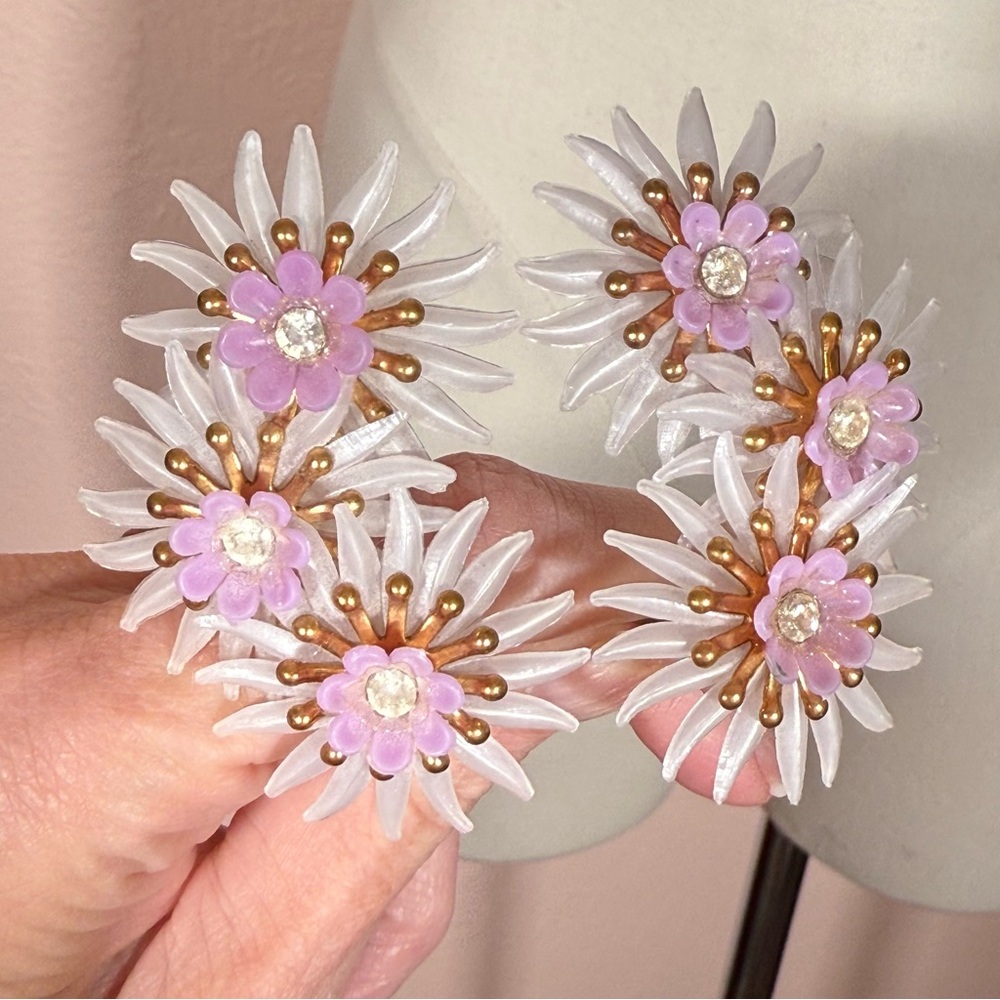 Vintage 1940 50 Oversized Plastic Lavender Fairycore clip ear crawler earrings - Picture 13 of 17